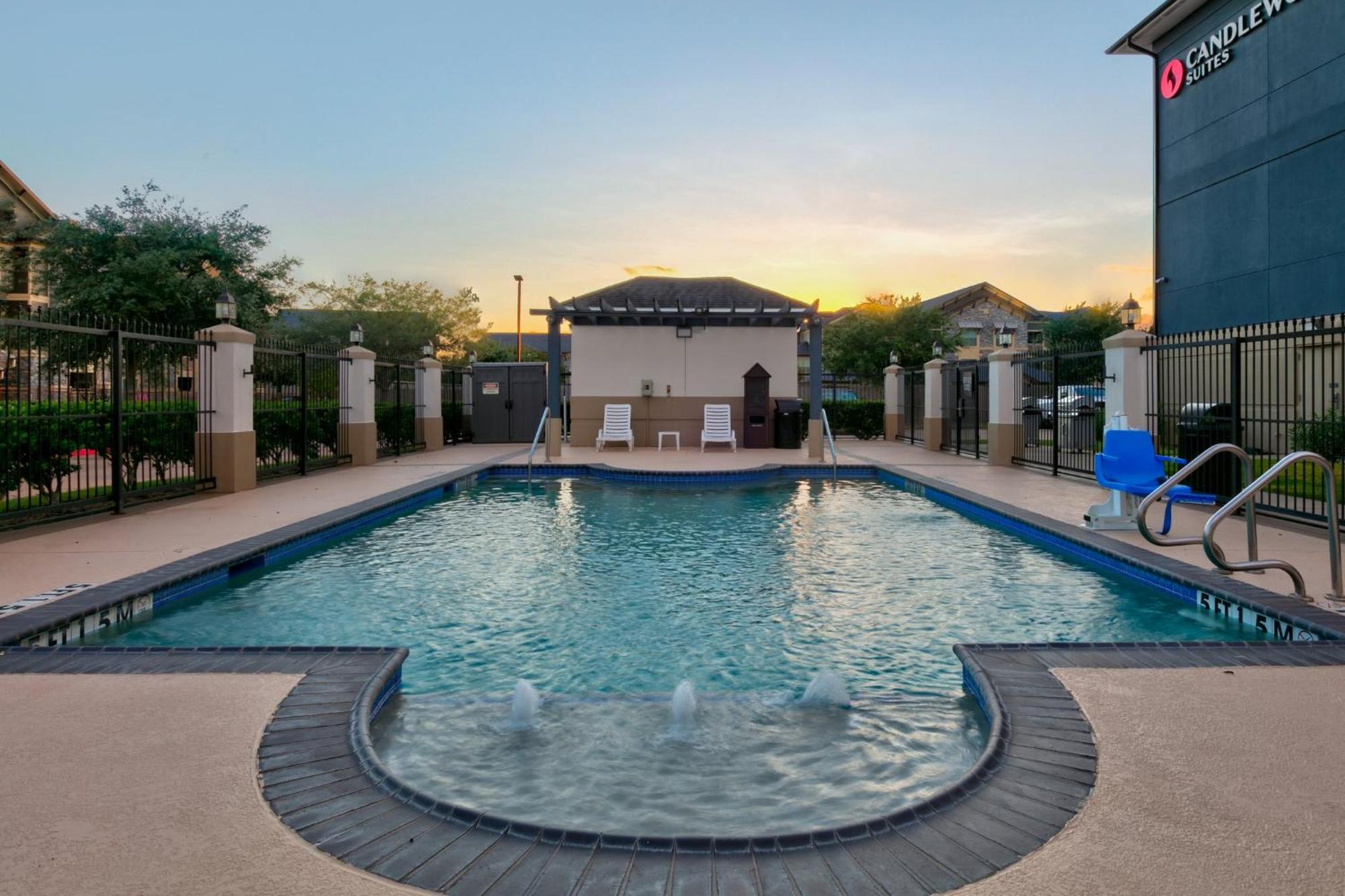 Candlewood Suites Lake Jackson By Ihg Exterior foto